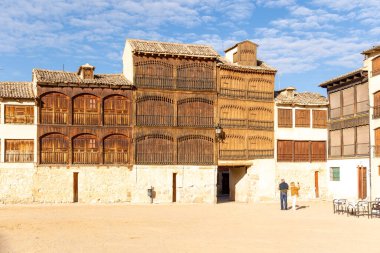 İspanya 'nın Valladolid kentindeki Peafiel şehrinde, Plaza del Coso adlı boğa güreşi festivallerinin yapıldığı eski meydan.