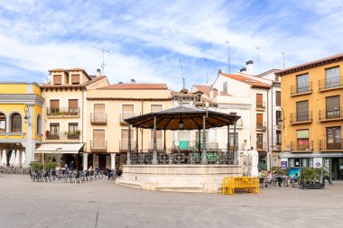 Aranda de Duero, İspanya - 12 Ekim 2023: İspanya 'nın Burgos eyaletindeki Aranda de Duero şehrinin tarihi binaları