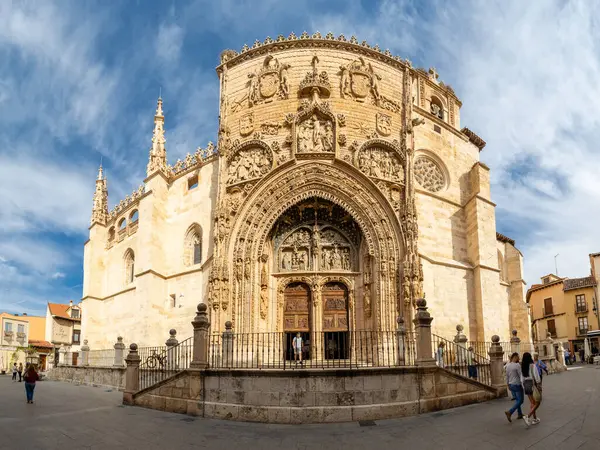 stock image Aranda de Duero, Spain - October 12, 2023: facade of the church of Santa Maria la Real of the historic center of the city of Aranda de Duero in the province of Burgos, Spain