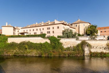 Peafiel, İspanya - 12 Ekim 2023 Peafiel, Valladolid, İspanya 'daki tarihi merkez binalarının detayları