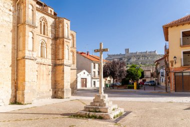 Peafiel, İspanya - 12 Ekim 2023 Peafiel, Valladolid, İspanya 'daki tarihi merkez binalarının detayları