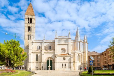 Valladolid, İspanya - 13 Ekim 2023: Valladolid, İspanya şehir merkezinin tarihi binaları hakkında farklı görüşler