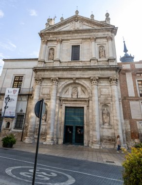 Valladolid, İspanya - 13 Ekim 2023: Valladolid, İspanya şehir merkezinin tarihi binaları hakkında farklı görüşler