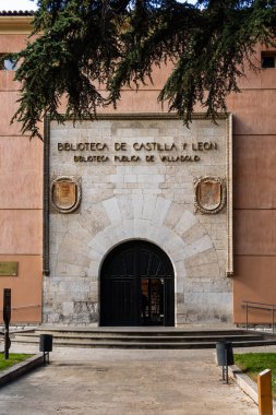 Valladolid, İspanya - 13 Ekim 2023: Valladolid, İspanya şehir merkezinin tarihi binaları hakkında farklı görüşler