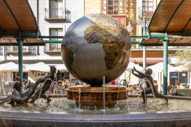 Valladolid, İspanya - 13 Ekim 2023: Valladolid, İspanya şehir merkezinin tarihi binaları hakkında farklı görüşler