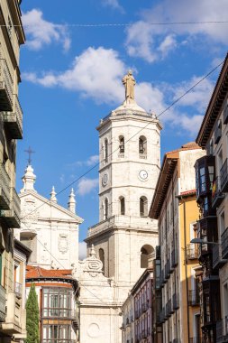 Valladolid, İspanya - 13 Ekim 2023: Valladolid, İspanya şehir merkezinin tarihi binaları hakkında farklı görüşler