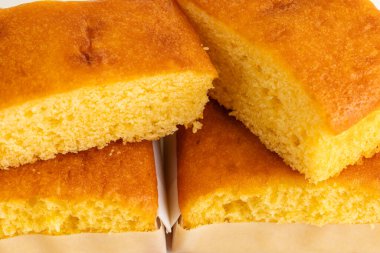 İspanya, Cantabria 'dan tipik bir tatlı olan sobaos pasiego kahvaltıda yemeye hazır.