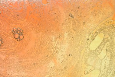 Renkli arka plan üzerinde su yağı emülsiyon Makro çekim