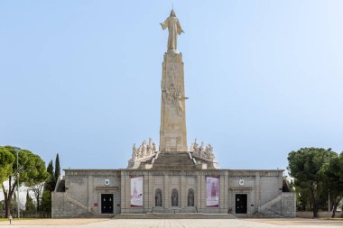 Madrid, İspanya - 23 Mart 2024: Cerro de Los Angeles, Madrid 'in Getafe şehrinde yer almaktadır. İber Yarımadası 'nın coğrafi merkezi olarak kabul edilir.