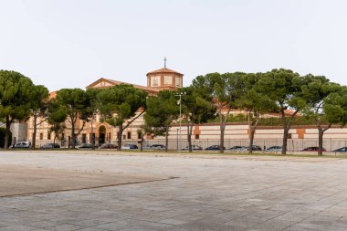 Madrid, İspanya - 23 Mart 2024: Cerro de Los Angeles, Madrid 'in Getafe şehrinde yer almaktadır. İber Yarımadası 'nın coğrafi merkezi olarak kabul edilir.