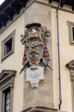 Floransa, İtalya - 10 Nisan 2024: Floransa şehir merkezinin caddeleri Floransa, İtalya 'da turistlerle çevrili