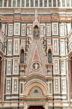 Floransa, İtalya - 10 Nisan 2024: Floransa katedrali Floransa, İtalya 'da turistlerle dolu