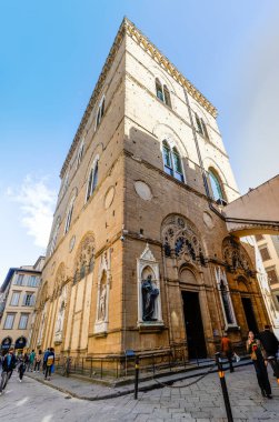 Floransa, İtalya - 10 Nisan 2024: Floransa şehir merkezinin caddeleri Floransa, İtalya 'da turistlerle çevrili