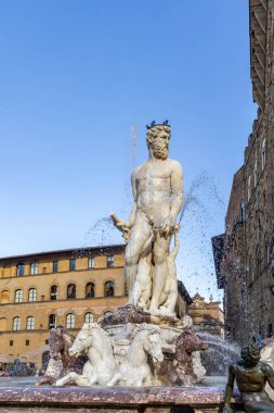 Floransa, İtalya - 10 Nisan 2024: Floransa şehir merkezinin caddeleri Floransa, İtalya 'da turistlerle çevrili