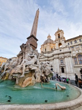 Roma, İtalya - 09 Nisan 2024: Roma 'daki Navona Meydanı' nın ayrıntıları, Roma, İtalya 'da turistlerin gezdiği