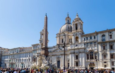 Roma, İtalya - 09 Nisan 2024: Roma 'daki Navona Meydanı' nın ayrıntıları, Roma, İtalya 'da turistlerin gezdiği