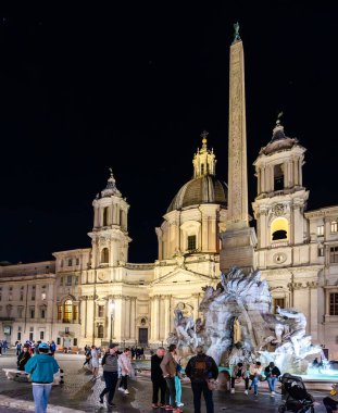 Roma, İtalya - 09 Nisan 2024: Roma 'daki Navona Meydanı' nın ayrıntıları, Roma, İtalya 'da turistlerin gezdiği