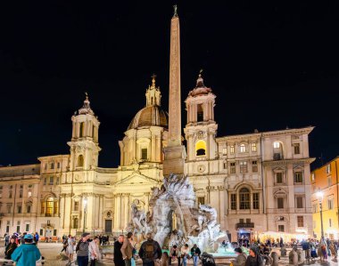 Roma, İtalya - 09 Nisan 2024: Roma 'daki Navona Meydanı' nın ayrıntıları, Roma, İtalya 'da turistlerin gezdiği