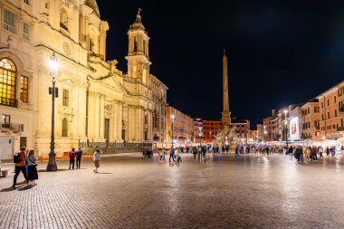 Roma, İtalya - 09 Nisan 2024: Roma 'daki Navona Meydanı' nın ayrıntıları, Roma, İtalya 'da turistlerin gezdiği