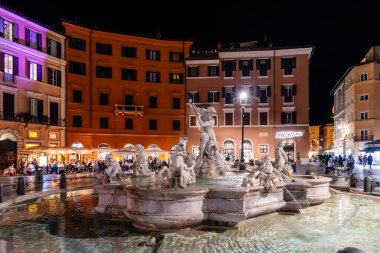 Roma, İtalya - 09 Nisan 2024: Roma 'daki Navona Meydanı' nın ayrıntıları, Roma, İtalya 'da turistlerin gezdiği