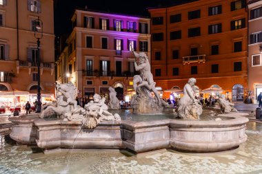 Roma, İtalya - 09 Nisan 2024: Roma 'daki Navona Meydanı' nın ayrıntıları, Roma, İtalya 'da turistlerin gezdiği