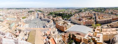 Roma, İtalya - 11 Nisan 2024: Roma, İtalya - 11 Nisan 2024: Vatikan 'da St. Peter Meydanı, Roma, İtalya' da turistlerle dolu
