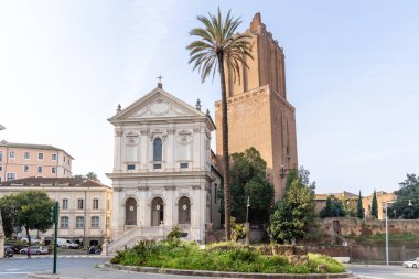 Roma, İtalya - 09 Nisan 2024: Roma, İtalya 'da turistlerin bulunduğu çatıların manzarası
