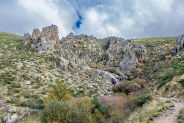 Chorrera de los Litueros Şelalesi, Sierra de Guadarrama Doğal Parkı, Madrid, İspanya