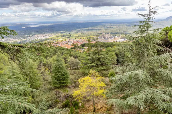 El Escorial Manastırı 'nın Abantos Dağı' ndan görünüşü