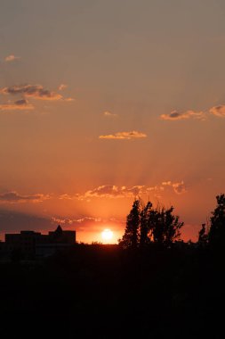 Madrid 'in Carabanchel bölgesinde günbatımı