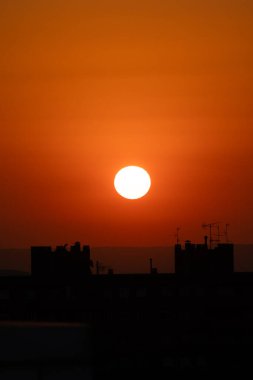 Madrid 'de gün batımında dramatik bir gökyüzü