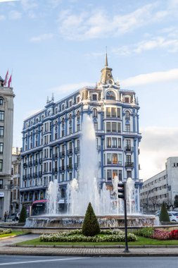 Leon, İspanya - 02 Kasım 2024: Dış görünüş ve İspanya 'nın Leon kentindeki tarihi binaların detayları