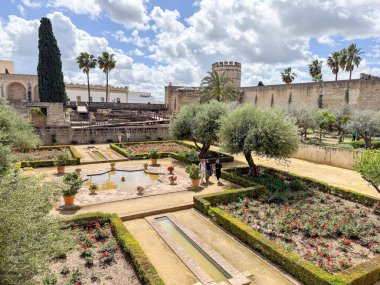 Jerez de la Frontera, İspanya - 15 Mayıs 2025: Alcazar 'ın detayları, İspanya' nın Jerez de la Frontera kentindeki tarihi merkezdeki ortaçağ sarayı