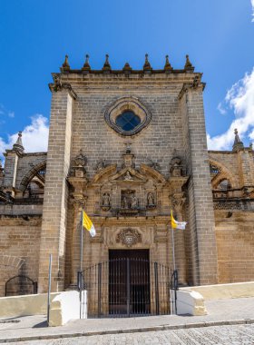 Jerez de la Frontera, İspanya - 15 Mayıs 2025: Jerez de la Frontera, İspanya 'daki katedralin dış cephesinin detayları