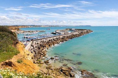 Conil de la Frontera 'daki güzel Calas de Roche plajı, Cadiz, İspanya