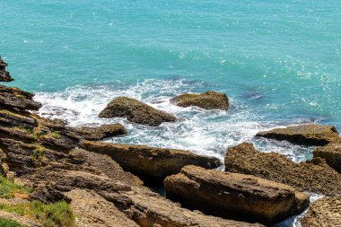 Conil de la Frontera 'daki güzel Calas de Roche plajı, Cadiz, İspanya