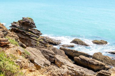 Conil de la Frontera 'daki güzel Calas de Roche plajı, Cadiz, İspanya
