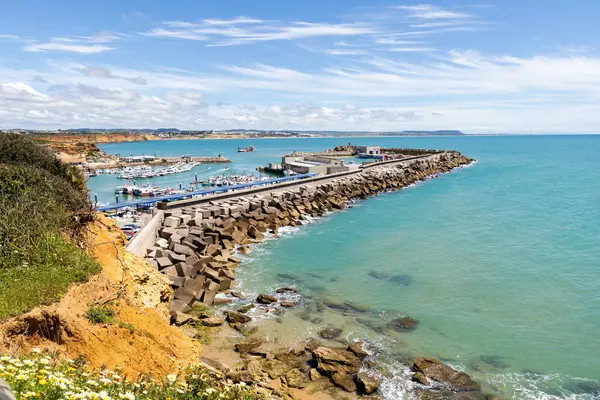 Conil de la Frontera 'daki güzel Calas de Roche plajı, Cadiz, İspanya