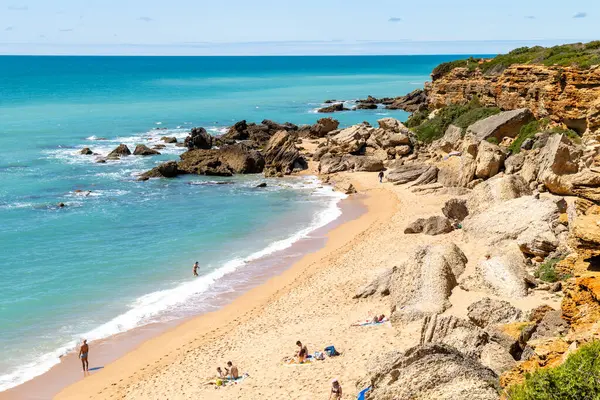 Conil de la Frontera 'daki güzel Calas de Roche plajı, Cadiz, İspanya