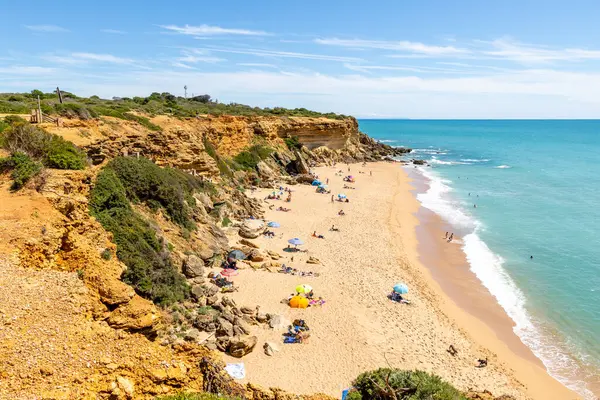 Conil de la Frontera 'daki güzel Calas de Roche plajı, Cadiz, İspanya