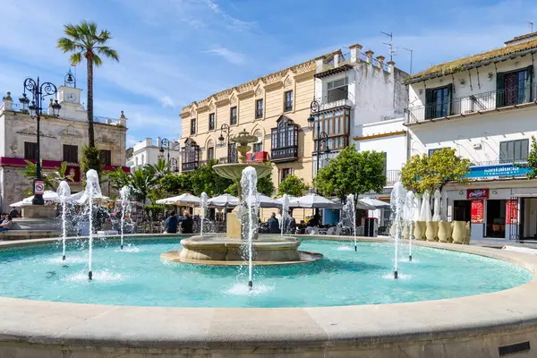 Sanlucar de Barrameda, İspanya - 17 Nisan 2025: Sanlucar de Barrameda, Endülüs, İspanya Yazın güneşli bir gününde