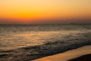 Sancti Petri, Cadiz, Endülüs, İspanya 'daki La Barrosa Sahili' nde gün batımı