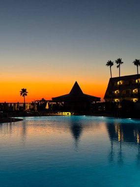 Sancti Petri, Cadiz, Endülüs, İspanya 'daki La Barrosa Sahili' nde gün batımı