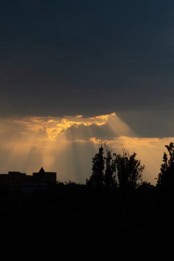 Madrid 'in Carabanchel bölgesinde günbatımı
