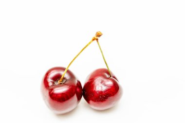 Arkaplan olgun vişnelerin yakın plan detaylarıyla dolu.