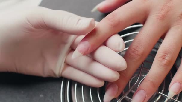 用修剪指甲的剪刀修剪指甲角质层 五金组合指甲整形 — 图库视频影像
