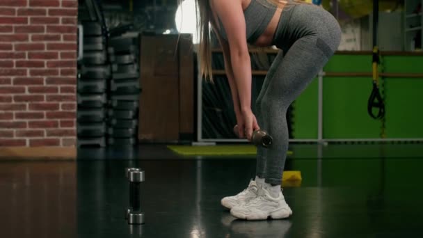 Girl Works Out Gym Makes Inclinations Sports Bar Train Muscles — Stockvideo