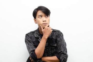 Genç Asyalı adam portresi düşüncesi 