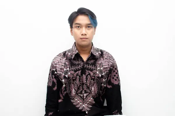 Genç Asyalı adam portresi 