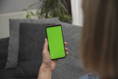 Yeşil Renkli Anahtar Ekranlı Akıllı Telefon